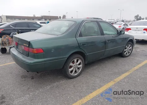 1999 Toyota Camry Le z USA, uszkodzony, nr VIN 4T1BG22K9XU881391